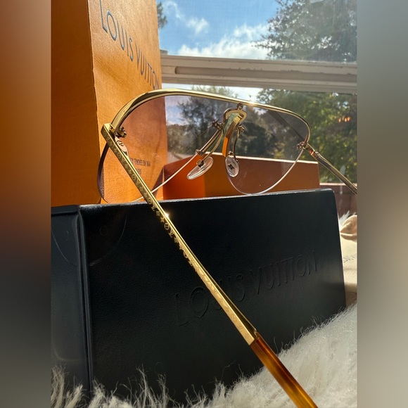 LV Grease Mask Monogram Sunglasses - Picture 7 of 16